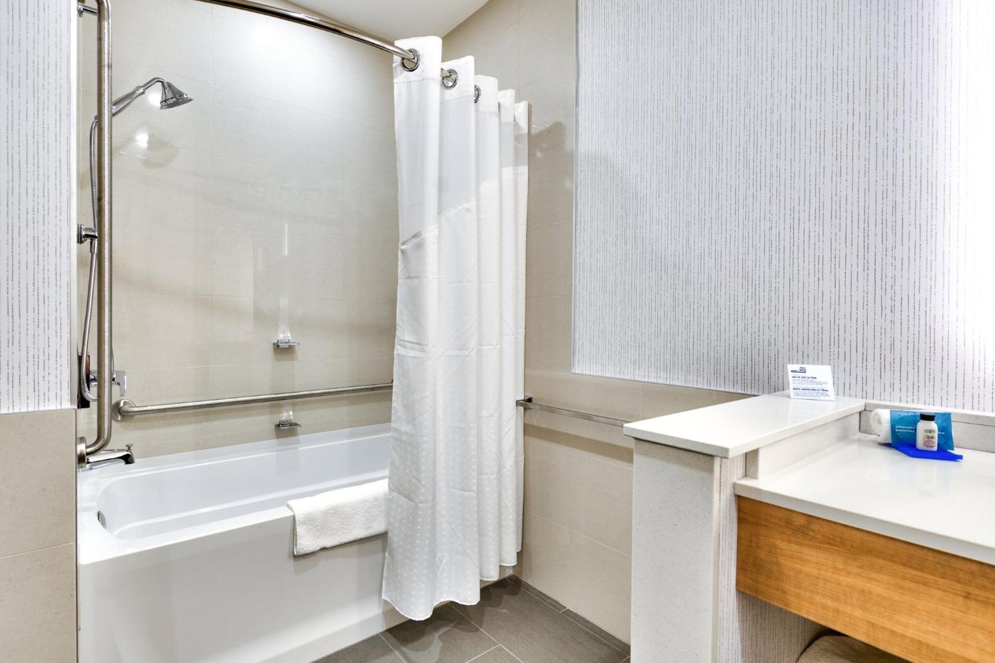 Holiday Inn Express & Suites - Trois Rivieres Ouest By Ihg Zewnętrze zdjęcie